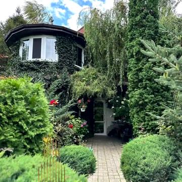 Набережна 1-а