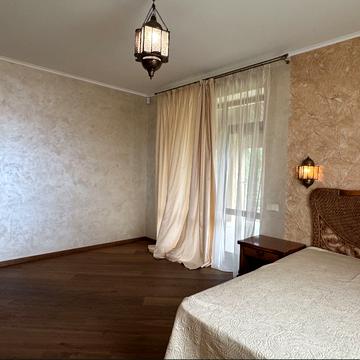 Черняхівського вул., 28а