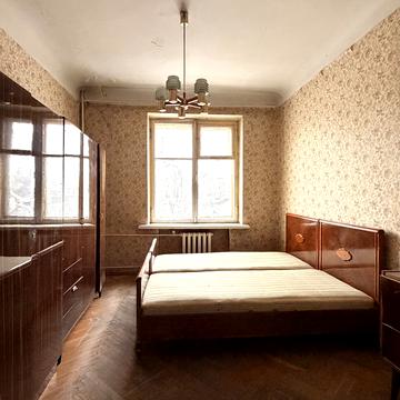 Вишгородська вул., 4