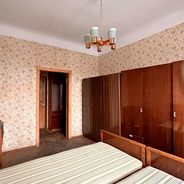 Вишгородська вул., 4