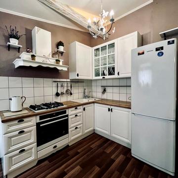 Академіка Романа Кучера вул., 5а