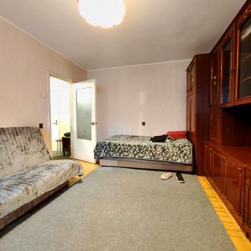 Академіка Доброхотова вул., 17