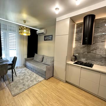 Героїв Майдану вул., 1