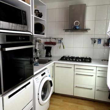 Олександра Довженка вул., 8