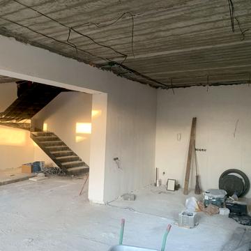 Центральна вул.