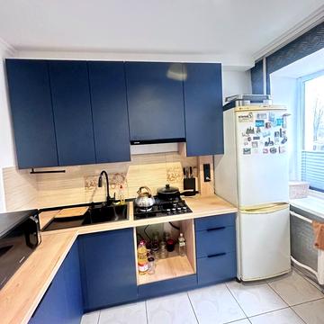 Перемоги вул., 12