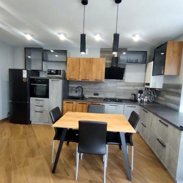 Молодіжна вул., 36