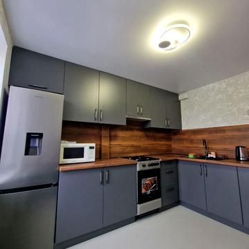 Бердянська вул., 24