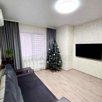 Героїв Небесної Сотні просп., 28