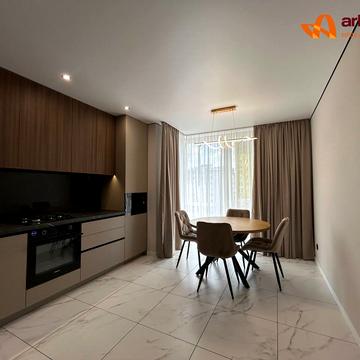 Степана Бандери вул., 77-Б