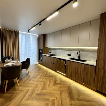 Степана Бандери вул., (Будинок 4)