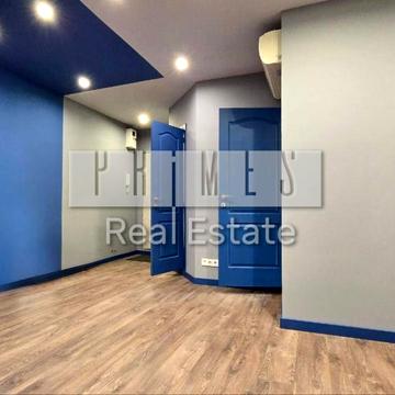 Будівельників вул., 1