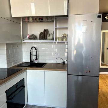 Полковника Гуляєва просп. (Маршала Жукова), 111