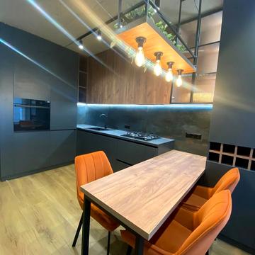 Степана Бандери вул., (Будинок 4)