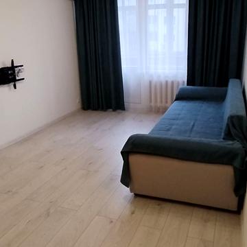 Академіка Корольова вул., 100