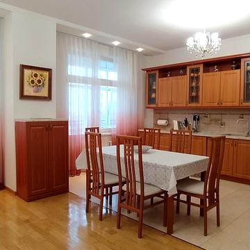 Панаса Мирного вул., 17