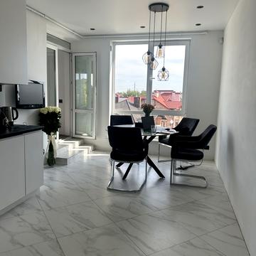 Нагірна вул., 4