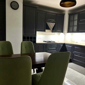 Джона Ленона вул., 1