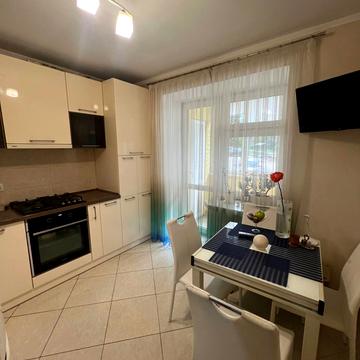 Коновальця вул., 17