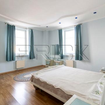 Богдана Хмельницького вул., 41