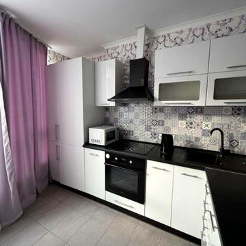 Анни Ахматової вул., 22