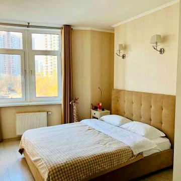 Анни Ахматової вул., 22