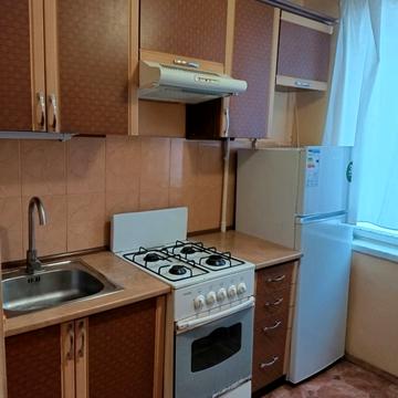 Володимира Великого вул. (Артема), 3