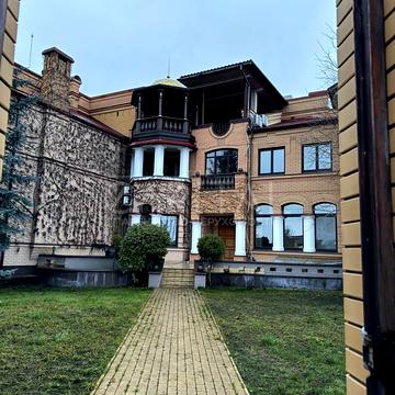 Оболонська вул., 7