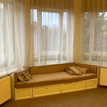 Академіка Ігоря Юхновського вул., 10