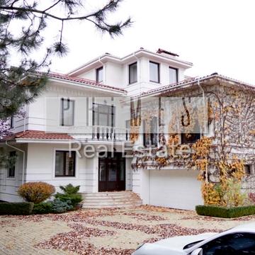 Лугова вул.