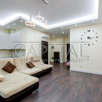 Саперне Поле вул., 12