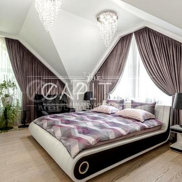 Миколи Миклухи-Маклая вул. (Дежнєва), 1