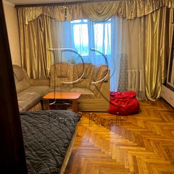 Братиславська вул., 13