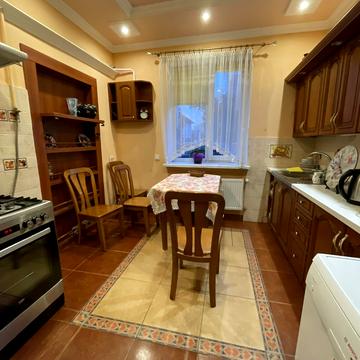 Дмитра Маївського вул., 2