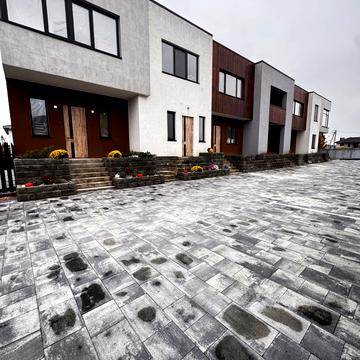 Віктора Швеця вул. (Шляхова), 2