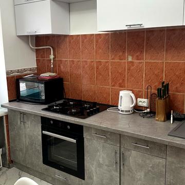 Пілотська вул., 7