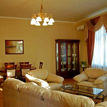 Обсерваторна вул., 10