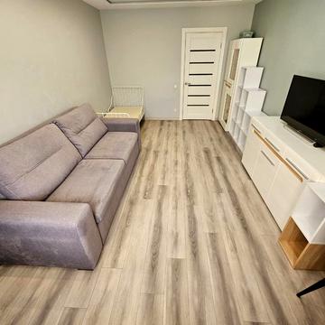 Академіка Глушкова просп., 9-Є