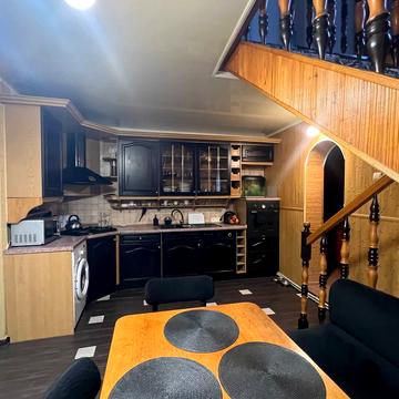 Матроський узвіз, 13