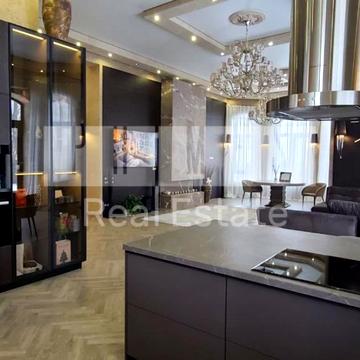 Єдності вул., 20