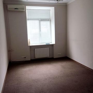 Івана Мазепи вул. (Січневого Повстання), 4/6