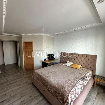 Черкаська вул., 38