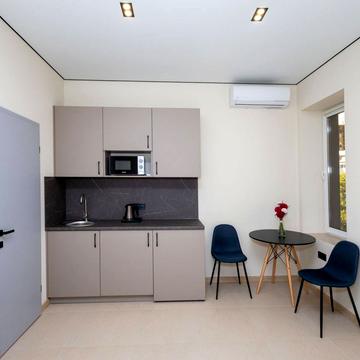 Соборна пл. (Жовтнева), 14