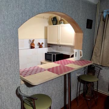 Хорватська вул., 19