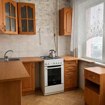 Прирічна вул., 27