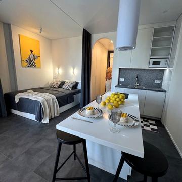 Набережна Перемоги вул., (Будинок 1)