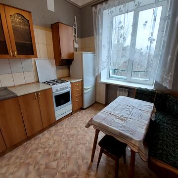 Соборний просп. (Леніна), 196