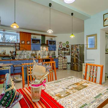 Центральна вул.