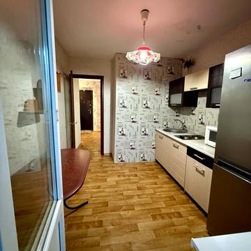 Незалежності вул. (Титова), 18-Б