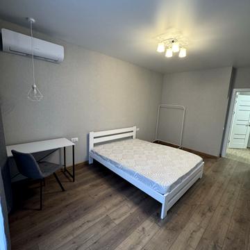 Академіка Глушкова просп., 42